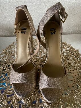 Metallic Rose Gold Ankle-Strap Heels
***NO BOX ***